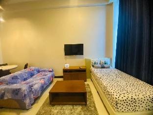 Near Airport 1Br + pool & beach Apartment in Lapu-Lapu City