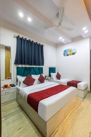 Hotel Diamond Stay 10 minutes walking from Nizamuddin Railway Station Apartment in New Delhi