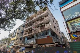 Hotel Diamond Stay 10 minutes walking from Nizamuddin Railway Station Apartment in New Delhi