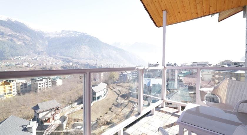 Hyacinth Hotel in Manali