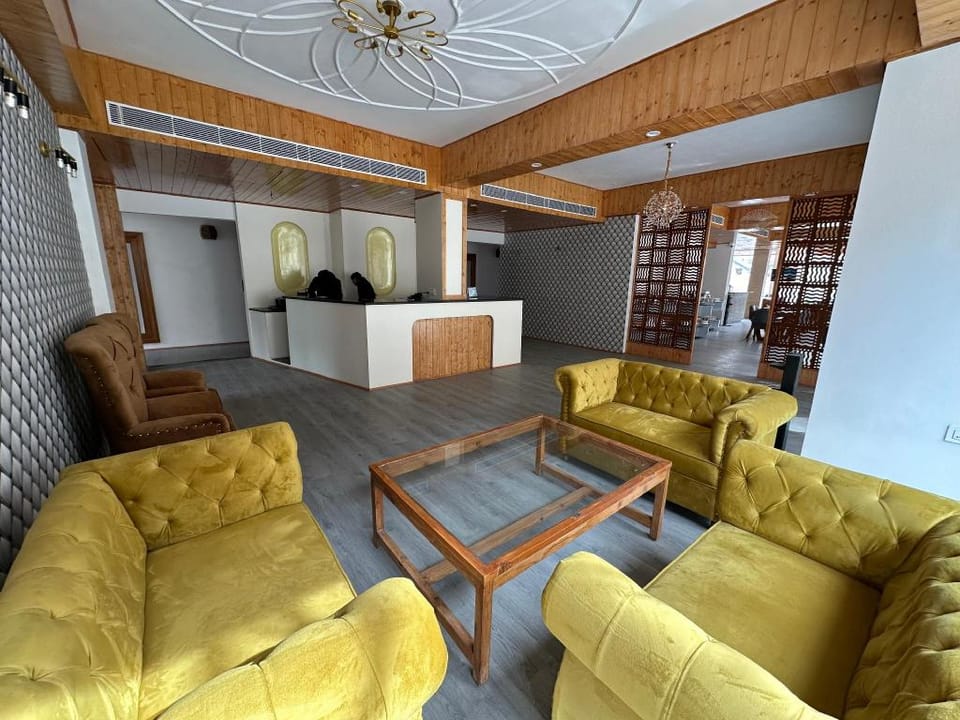 Hyacinth Hotel in Manali