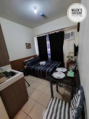 MACK'S AWESOME PLACE+SHOWERHEATER+NETFLIX+WIFI 715 Apartment in Mandaluyong