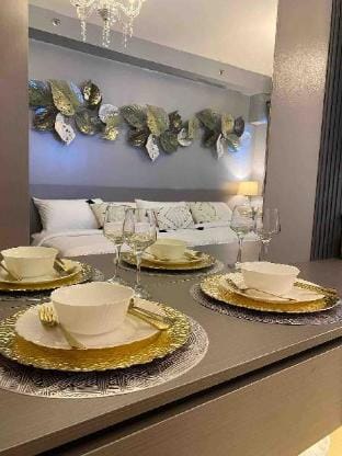 Aurora Suite by YourNest @Shore2 (Netflix + Wifi) Apartment in Pasay