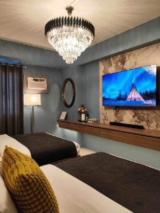 Apollo Suite by YourNest @Shore1 (Netflix + Wifi) Apartment in Pasay