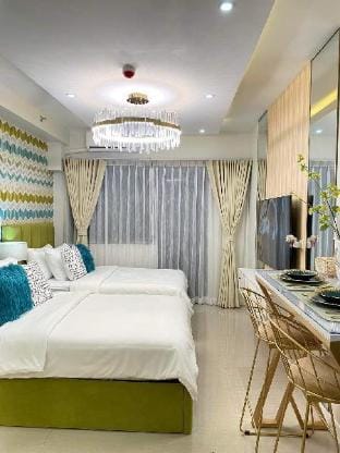 Phoebe Suite by YourNest @Shore2 (Netflix + Wifi) Apartment in Pasay