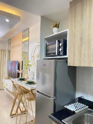Phoebe Suite by YourNest @Shore2 (Netflix + Wifi) Apartment in Pasay