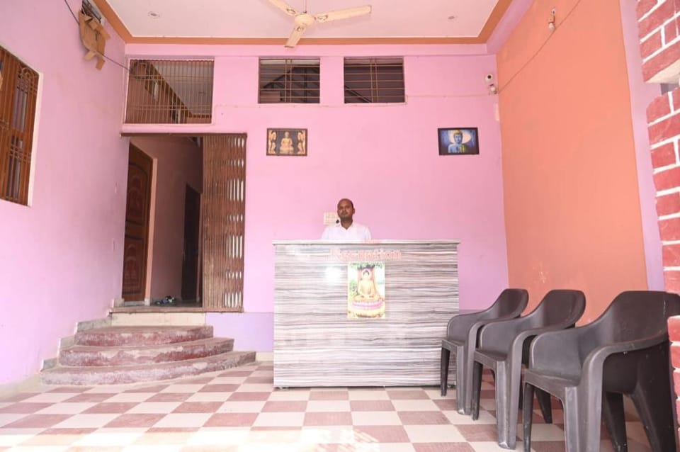 Goroomgo Mahamaya Guest House Sarnath Varanasi Hotel in Varanasi
