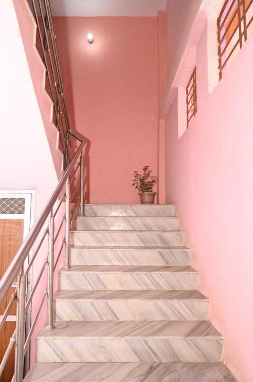 Goroomgo Mahamaya Guest House Sarnath Varanasi Hotel in Varanasi
