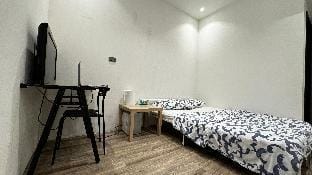 Mango House A6, near Raohe Street Night Market Apartment in Taipei City