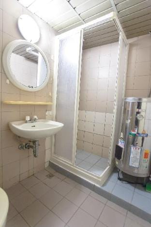 opposite Taipei Main Station  rooms for 2~4 people Apartment in Taipei City