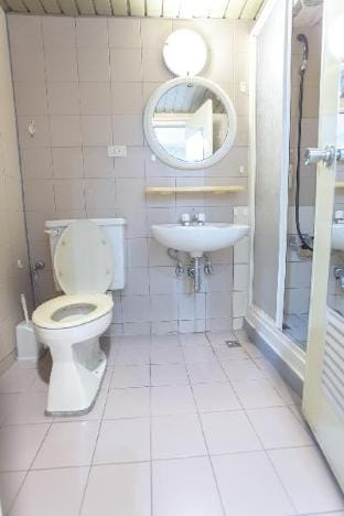 opposite Taipei Main Station  rooms for 2~4 people Apartment in Taipei City
