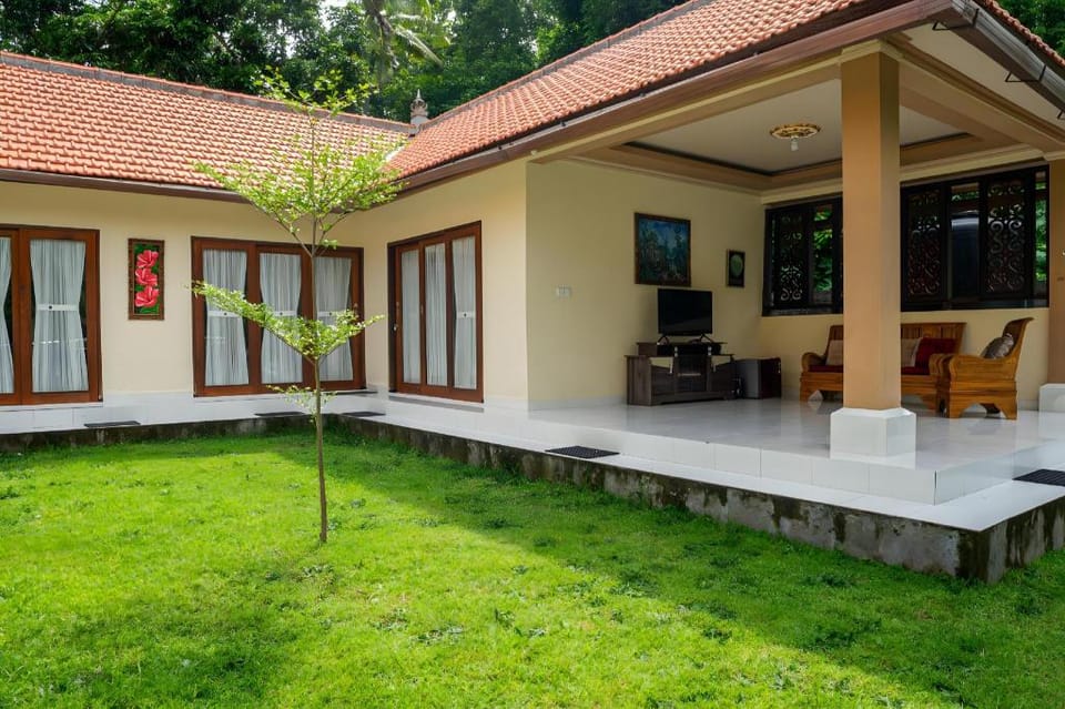 Calm Haven Villa with Amabela Garden Lovina Beach Villa in Bali