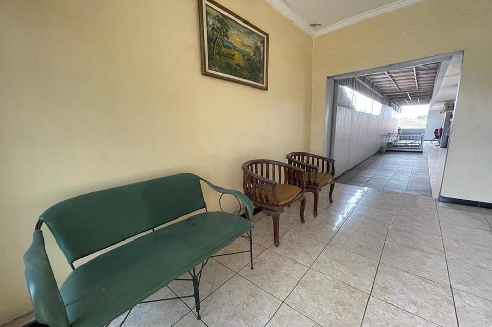 Hotel O 45 Guest House Hotel in East Java