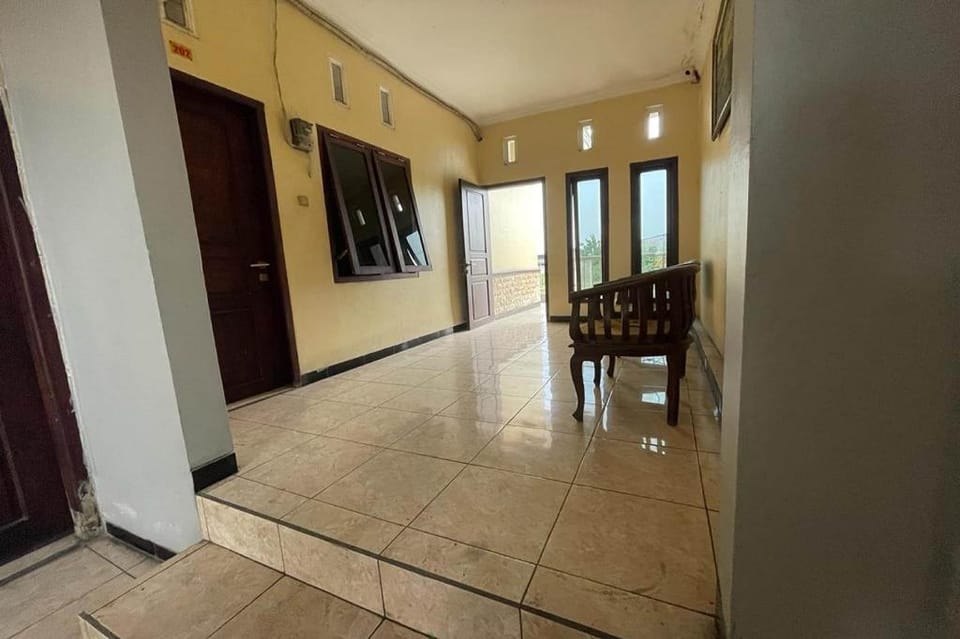Hotel O 45 Guest House Hotel in East Java