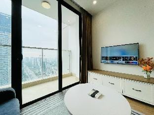Vinhomes Skylake 1BR + 1WC / Cappital center Apartment in Laos