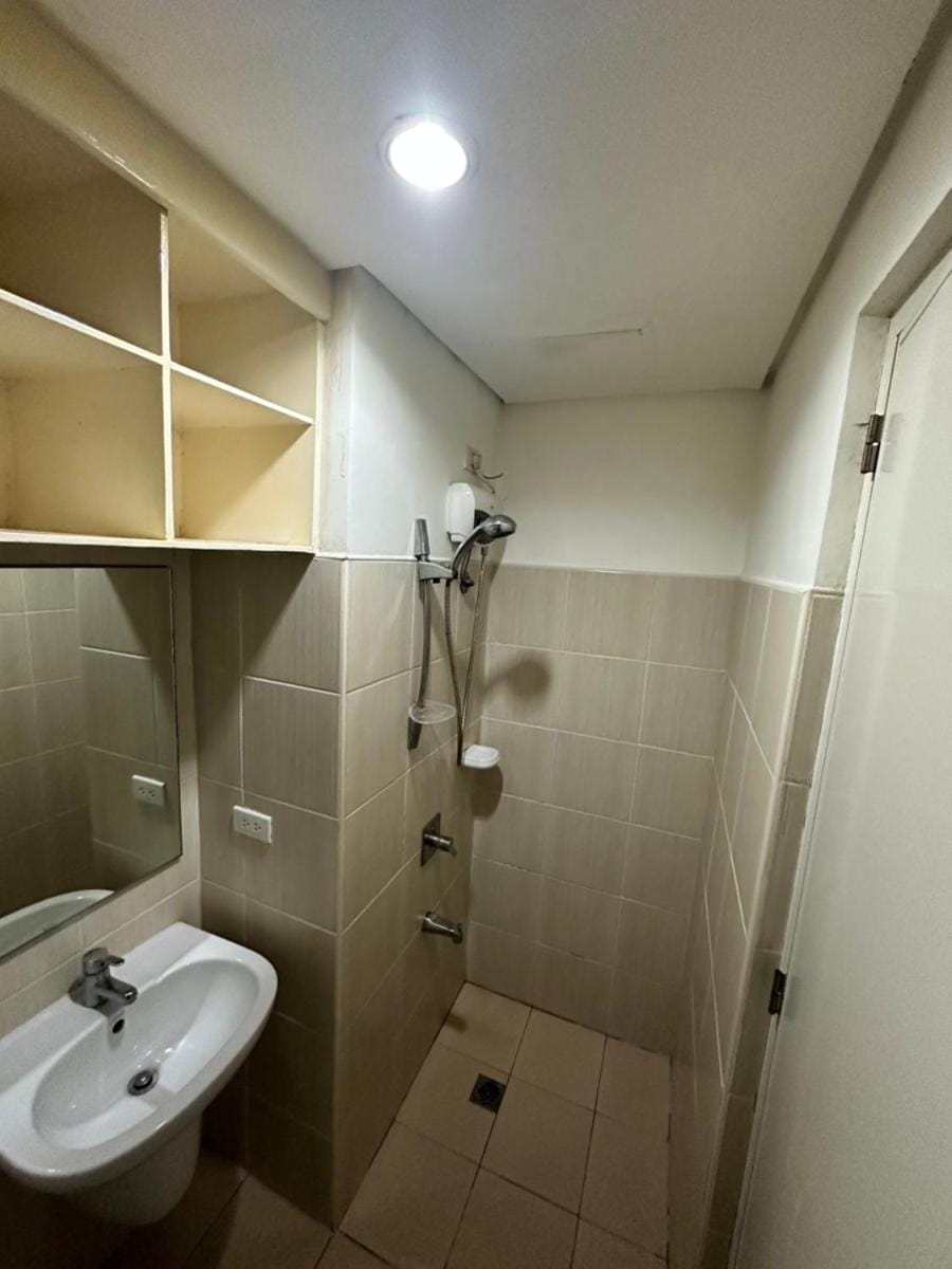 Grand Riviera Suits Apartment in Manila City