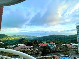 1715: 2 QUEEN-SIZED BED+FACING TAAL+FIBR WIFI+COOK Apartment in Tagaytay