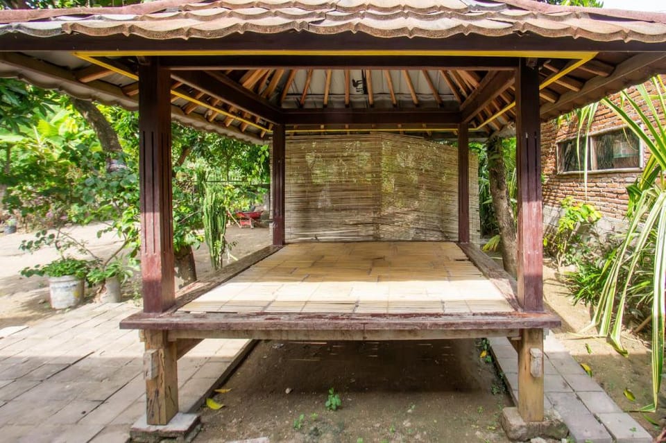 SPOT ON 93724 Songgong Homestay Hotel in Pujut