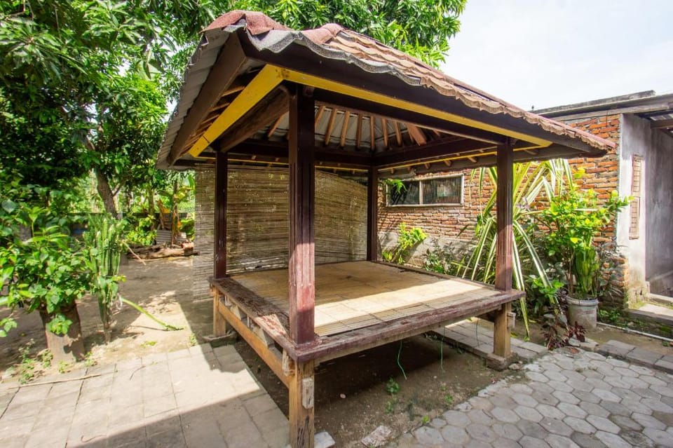SPOT ON 93724 Songgong Homestay Hotel in Pujut