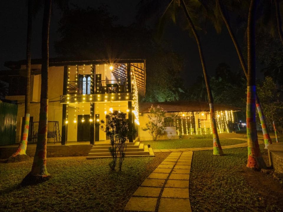 ILIF 2707 Baywatch Villa Hotel in Maharashtra