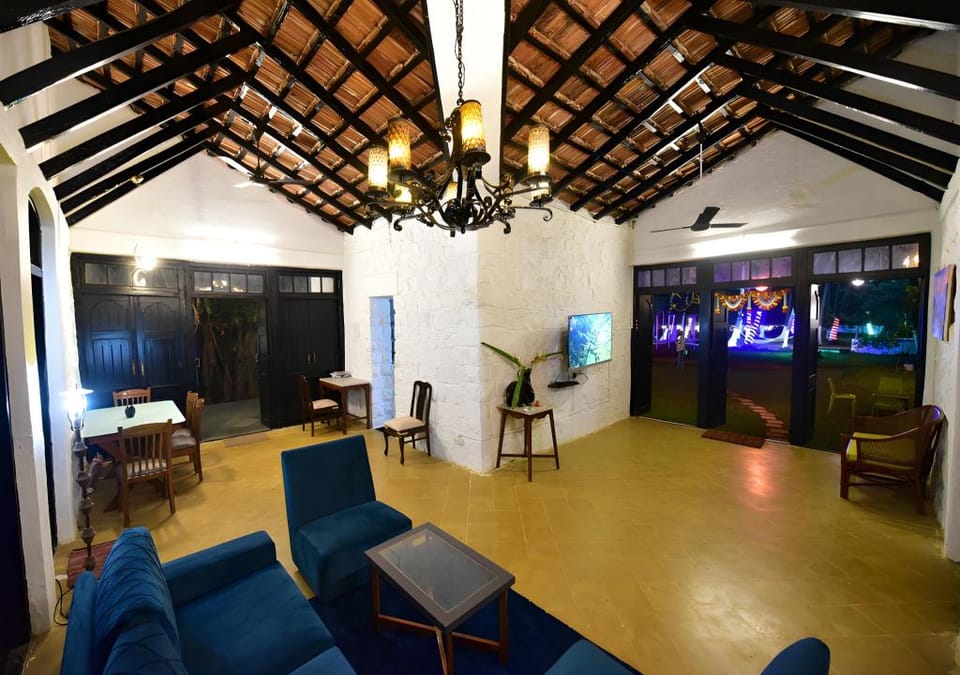 ILIF 2707 Baywatch Villa Hotel in Maharashtra