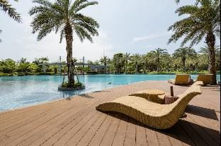 Comfort and Luxury Private Room at Goldcoast PIK Apartment in Jakarta