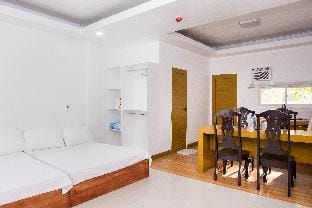 E&C TOURIST INN  FAMILY ROOM Apartment in Dumaguete