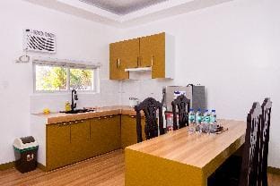 E&C TOURIST INN  FAMILY ROOM Apartment in Dumaguete