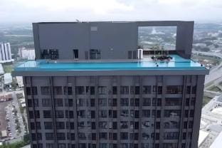Sky pool 4 star hotel grade stay in i-City 21N Apartment in Selangor, Malaysia
