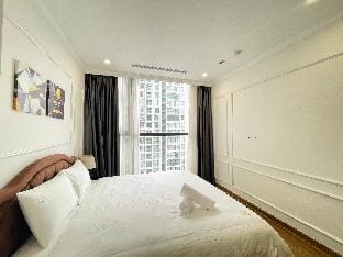 Gem APT - 3BR Vinhomes Skylake/Spacious/Lake View Apartment in Laos
