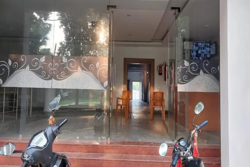 Goroomgo Rekha International Rajgir Hotel in India