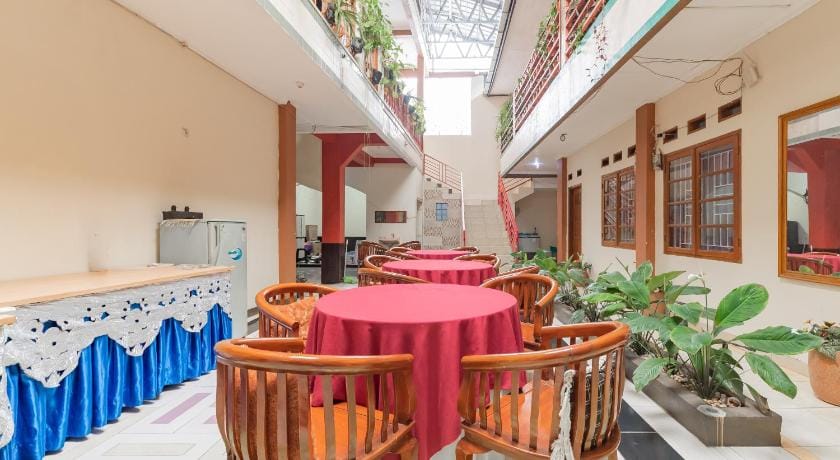 RedDoorz Syariah near Alun Alun Sumedang Hotel in West Java