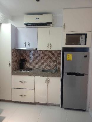 Charming 2 BR Forbes Area!  Apartment in Makati