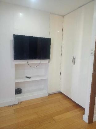 Charming 2 BR Forbes Area!  Apartment in Makati