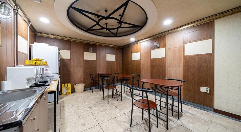 Hotel Aria Pyeongtaek Songtan Hotel in Pyeongtaek-si
