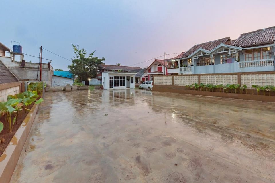 RedDoorz Syariah Plus near Sukabumi Station Hotel in West Java