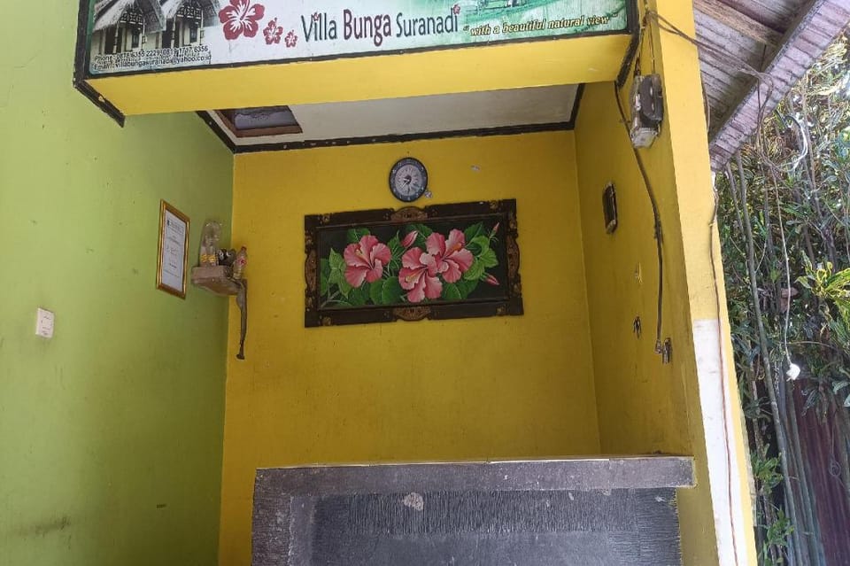 OYO 93766 Bunga Homestay Near Taman Lembah Hotel in Lingsar