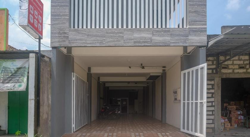 RedDoorz near Laweyan Gentan Hotel in Special Region of Yogyakarta