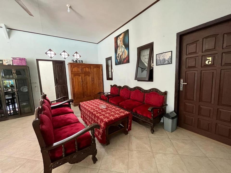 Hotel O Aero Kost Bu Lisa Syariah Near Pasar Tradisional Lawang Hotel in East Java