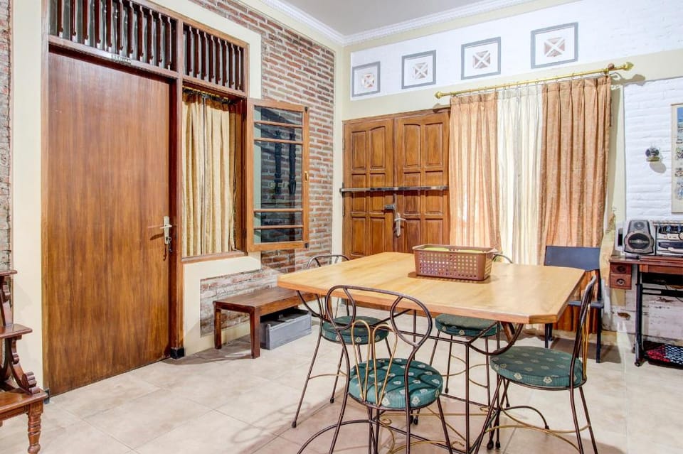 Capital O 93716 Family Guesthouse Syariah Hotel in Special Region of Yogyakarta