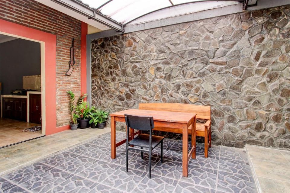 Capital O 93716 Family Guesthouse Syariah Hotel in Special Region of Yogyakarta