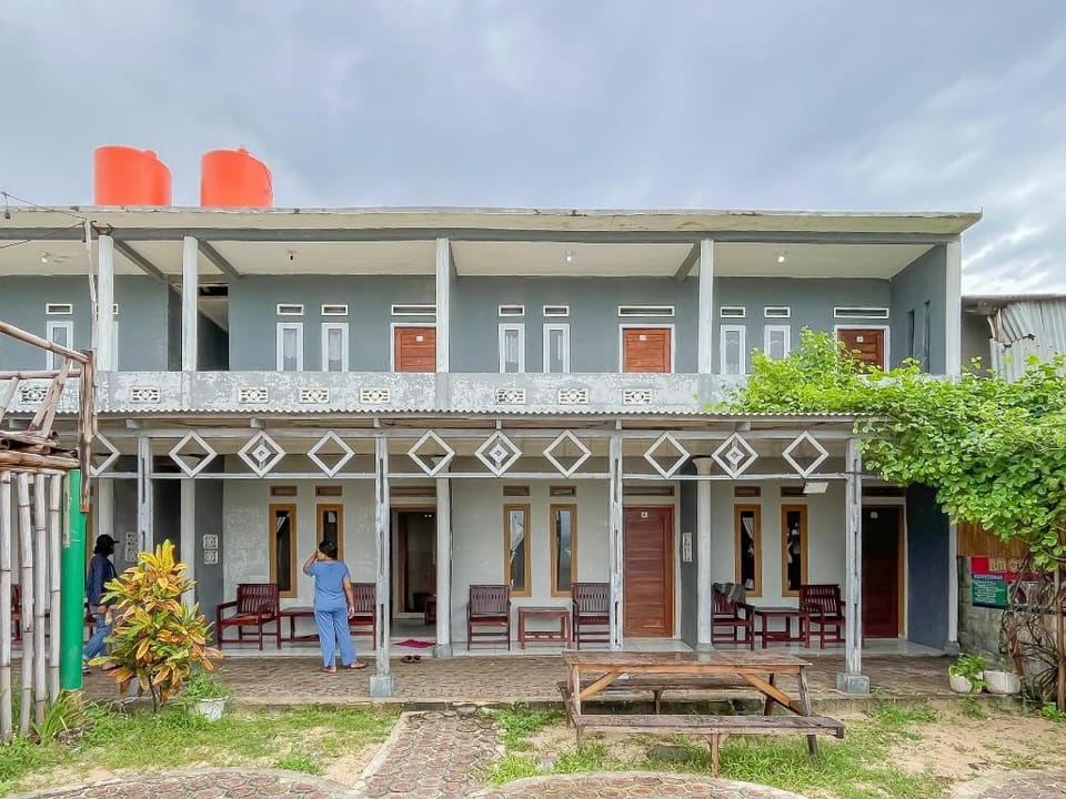 Penginapan Diar near Pantai Santolo Mitra RedDoorz Hotel in West Java
