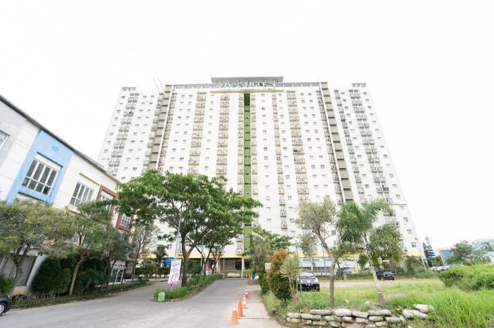 OYO 93734 The Metro Suites Apartment By Retro Rent Hotel in Bandung