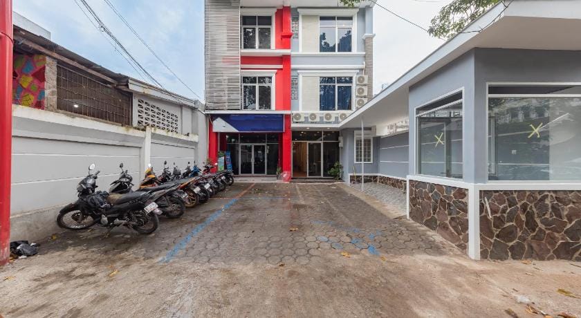 RedDoorz Plus @ Bagusrangin Street 2 Hotel in Bandung