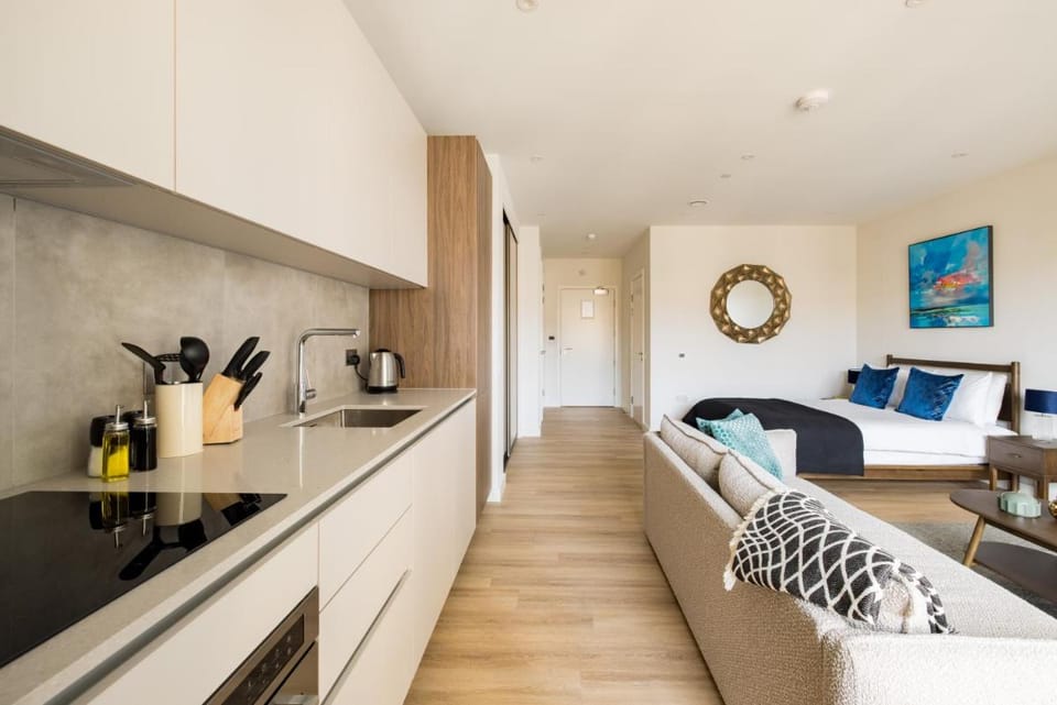 Charles Hope London Greenford Apartment in London Borough of Ealing