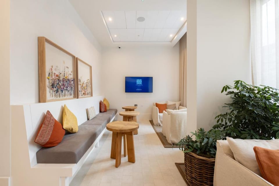 Charles Hope London Greenford Apartment in London Borough of Ealing