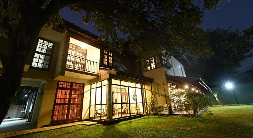 Serene Manor Bed and Breakfast in Western Province