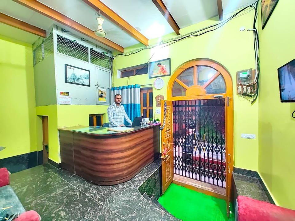 Goroomgo H.R. Guest House Near Kashi Vishwanath Temple Varanasi Hotel in Varanasi