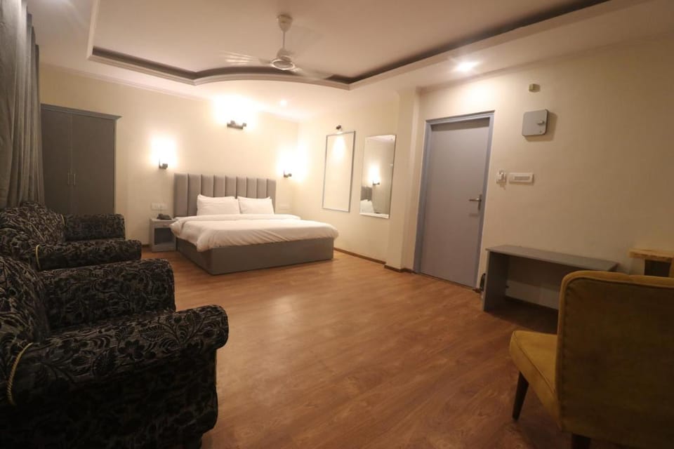 Aamod Feather Touch - Nainital Hotel in Uttarakhand