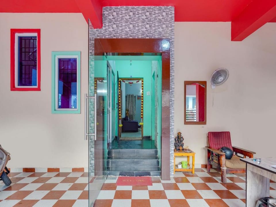 Hotel O Eswar Residency Saligramam Hotel in Chennai